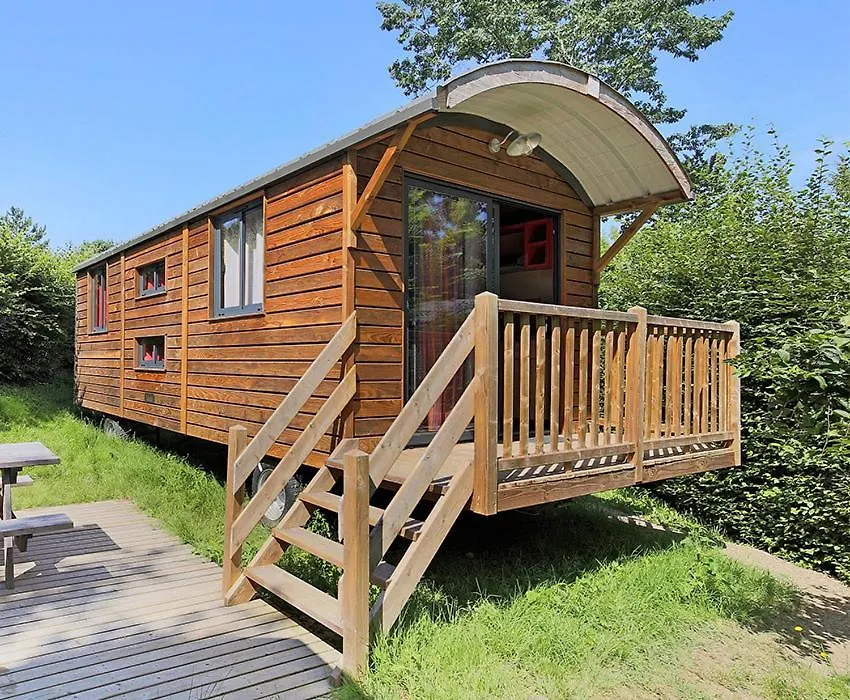 Campsite Les Roulottes Du Moulin Hotel Confort-Meilars France